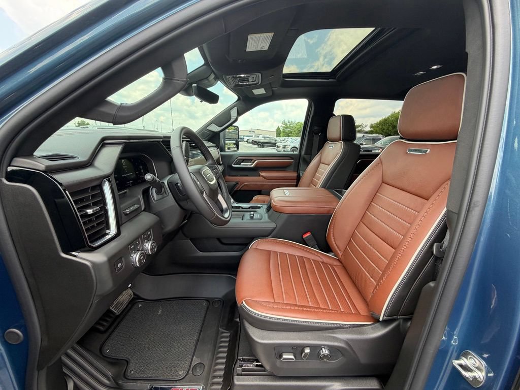 Used 2026 GMC Sierra 3500 Denali Ultimate AWD/4WD image 2