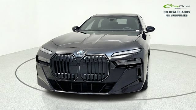 Used 2025 BMW i7 xDrive60 w/ Executive Package RWD image 3