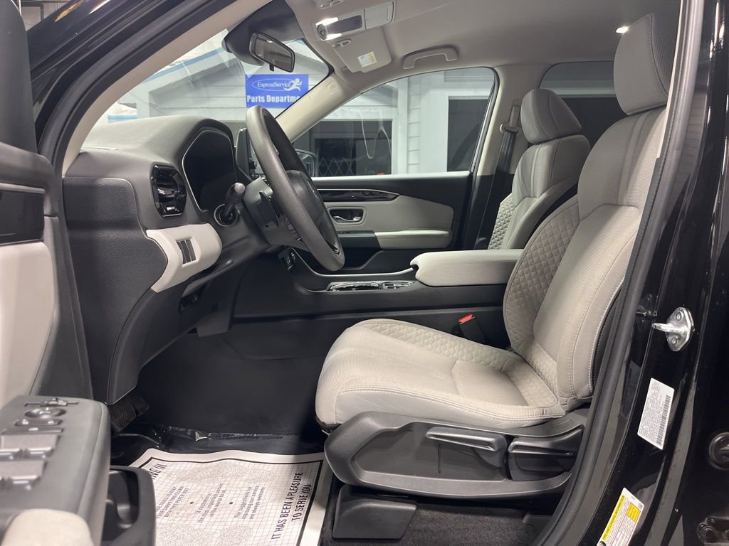 Used 2023 Honda Pilot LX image 14