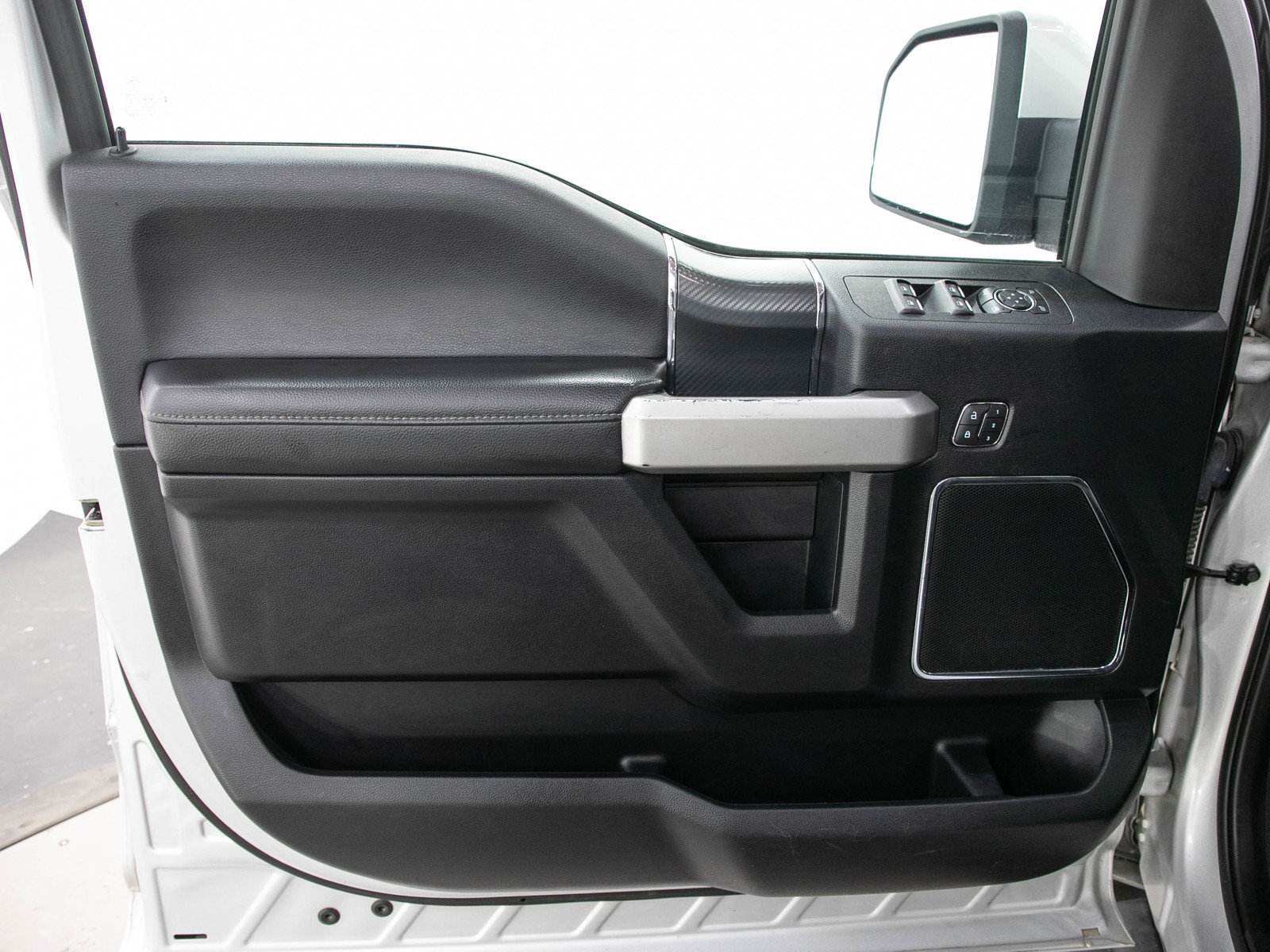Used 2019 Ford F150 Lariat w/ Equipment Group 502A Luxury AWD/4WD image 21