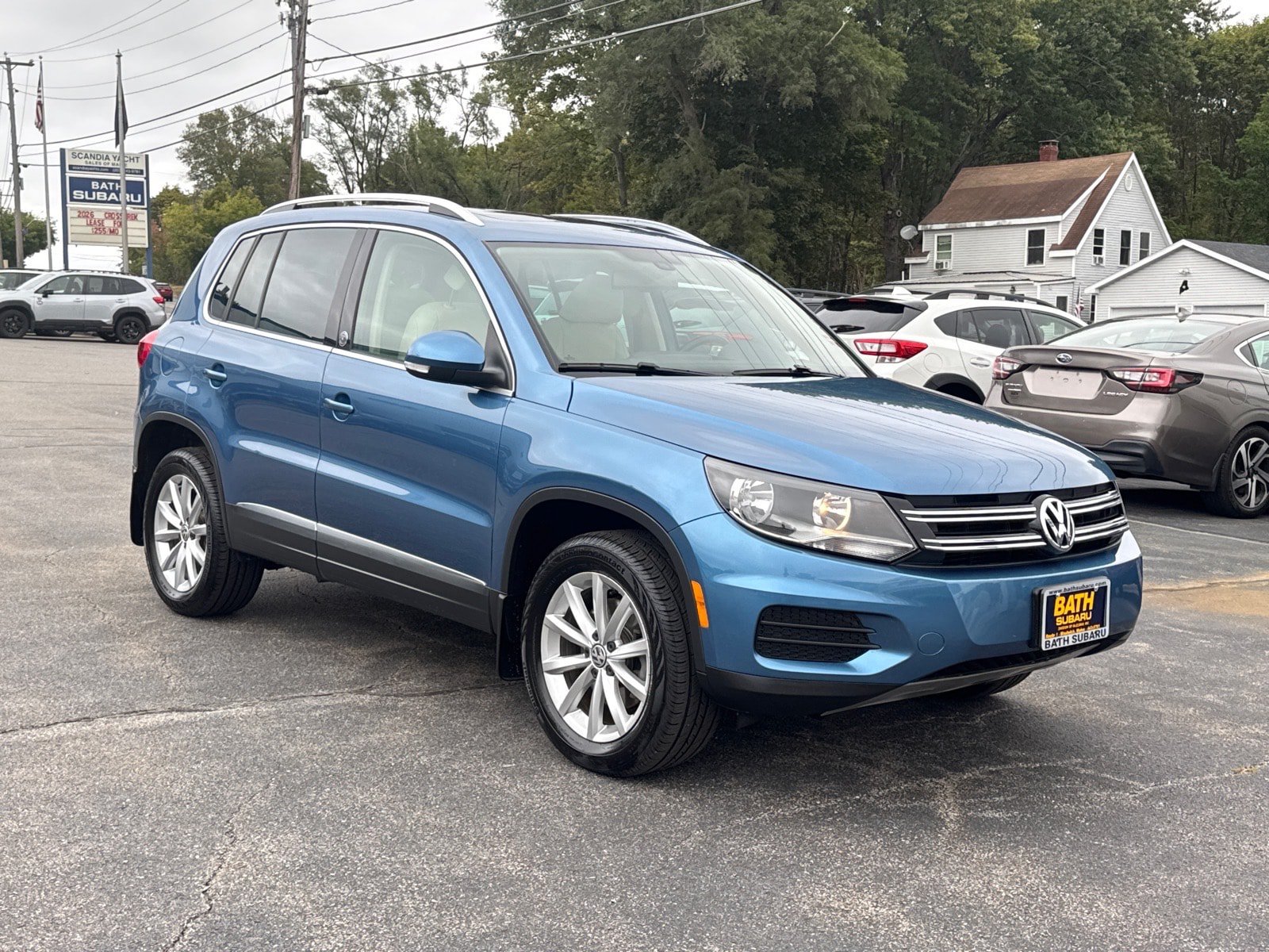 Used 2017 Volkswagen Tiguan Wolfsburg Edition AWD/4WD image 3