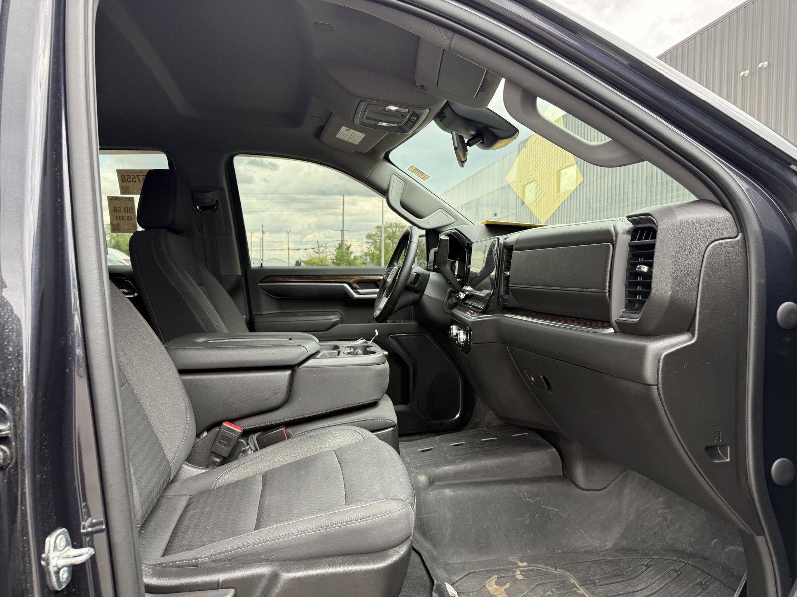 Used 2023 GMC Sierra 1500 SLE w/ X31 Off-Road Package AWD/4WD image 12