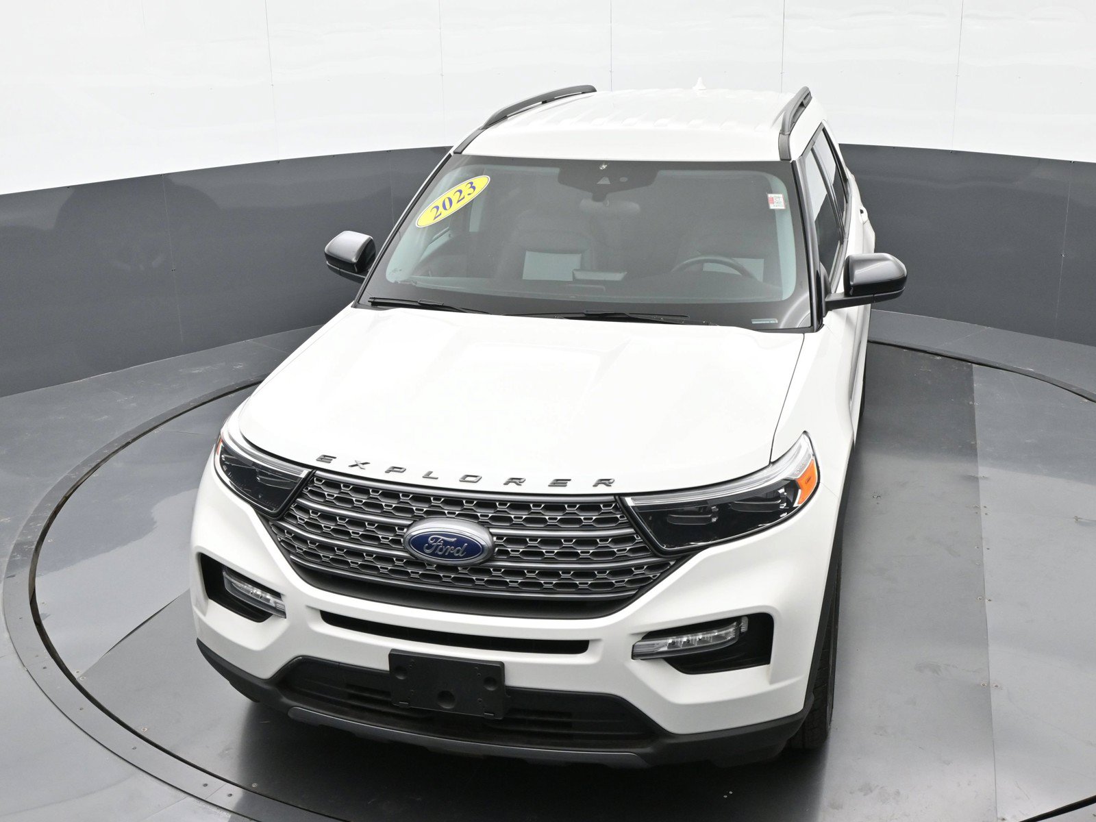Used 2023 Ford Explorer XLT w/ Equipment Group 202A AWD/4WD image 36