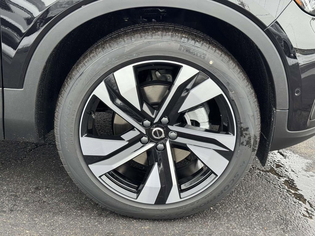 New 2026 Volvo XC40 B5 Ultra w/ Protection Package Premier image 26