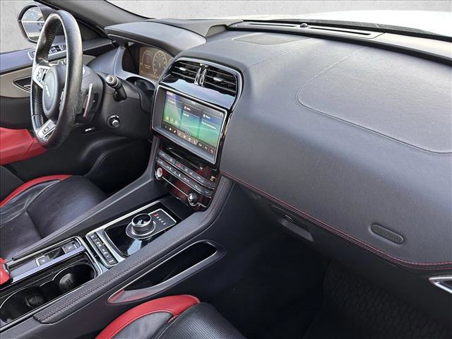 Used 2018 Jaguar F-PACE S image 28