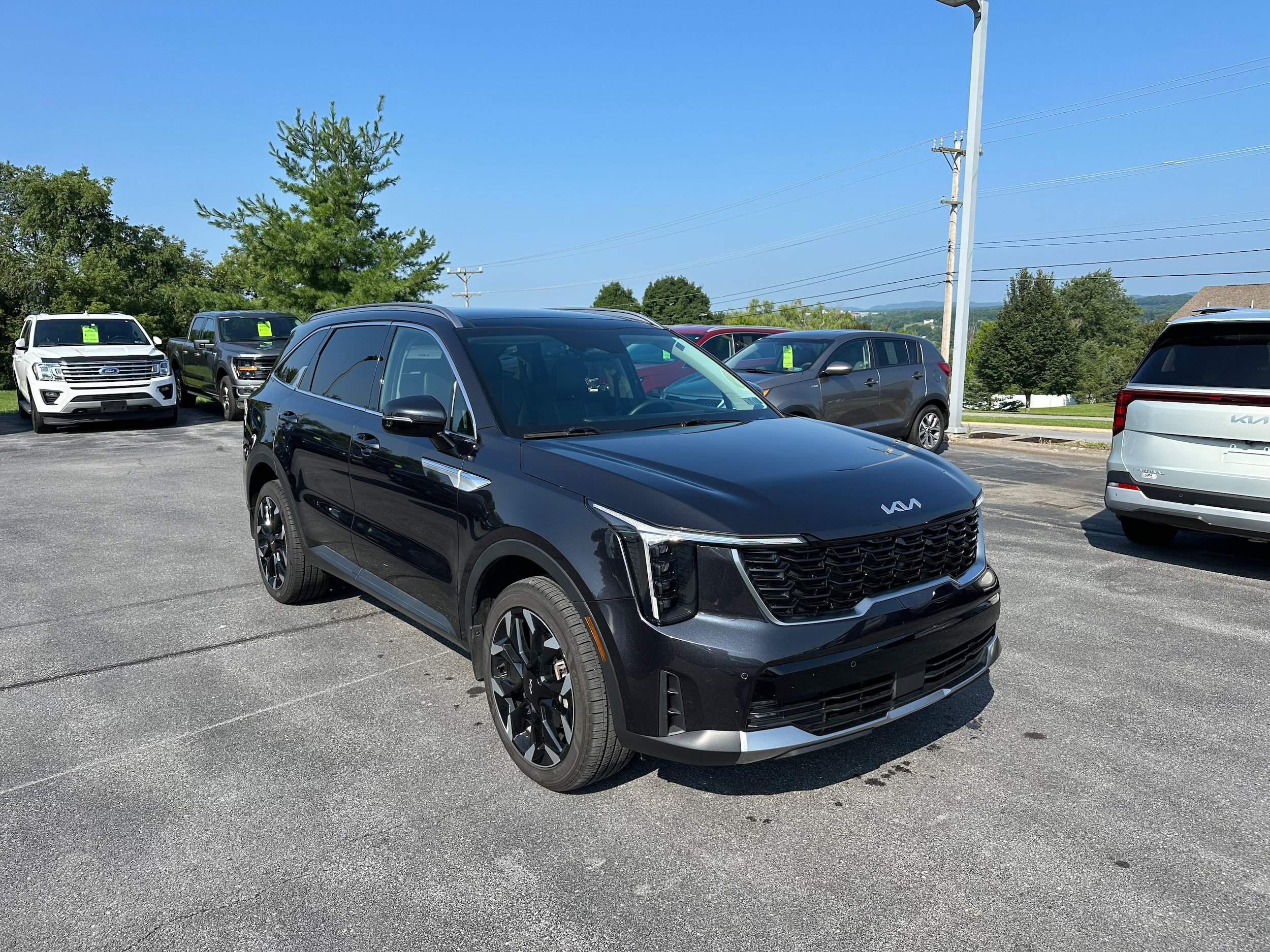 Used 2025 Kia Sorento EX w/ Panoramic Sunroof Package AWD/4WD image 3