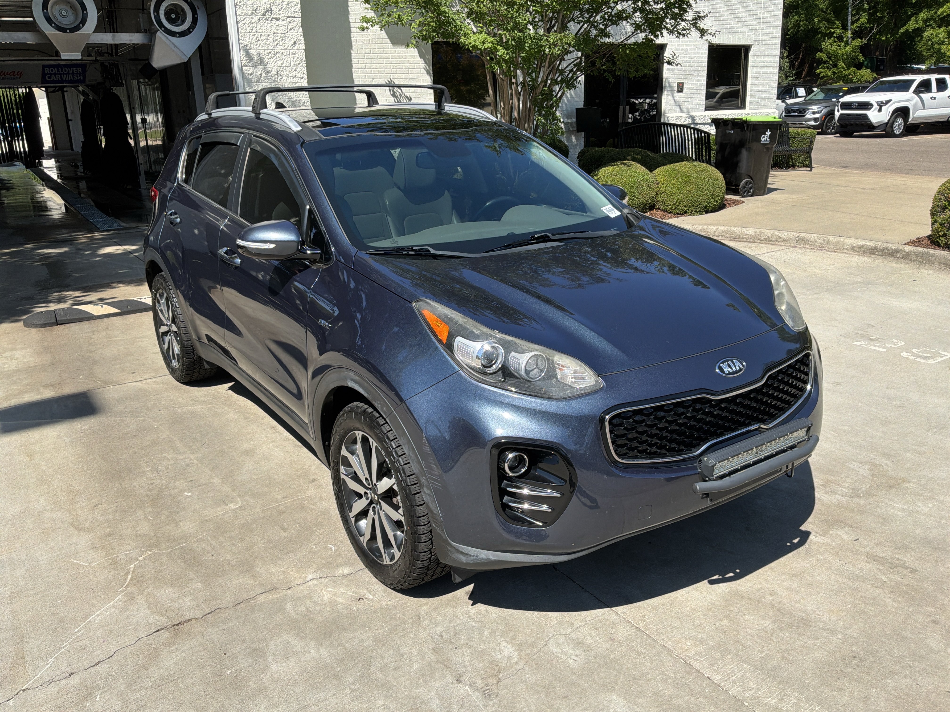 Used 2017 Kia Sportage EX AWD/4WD image 2