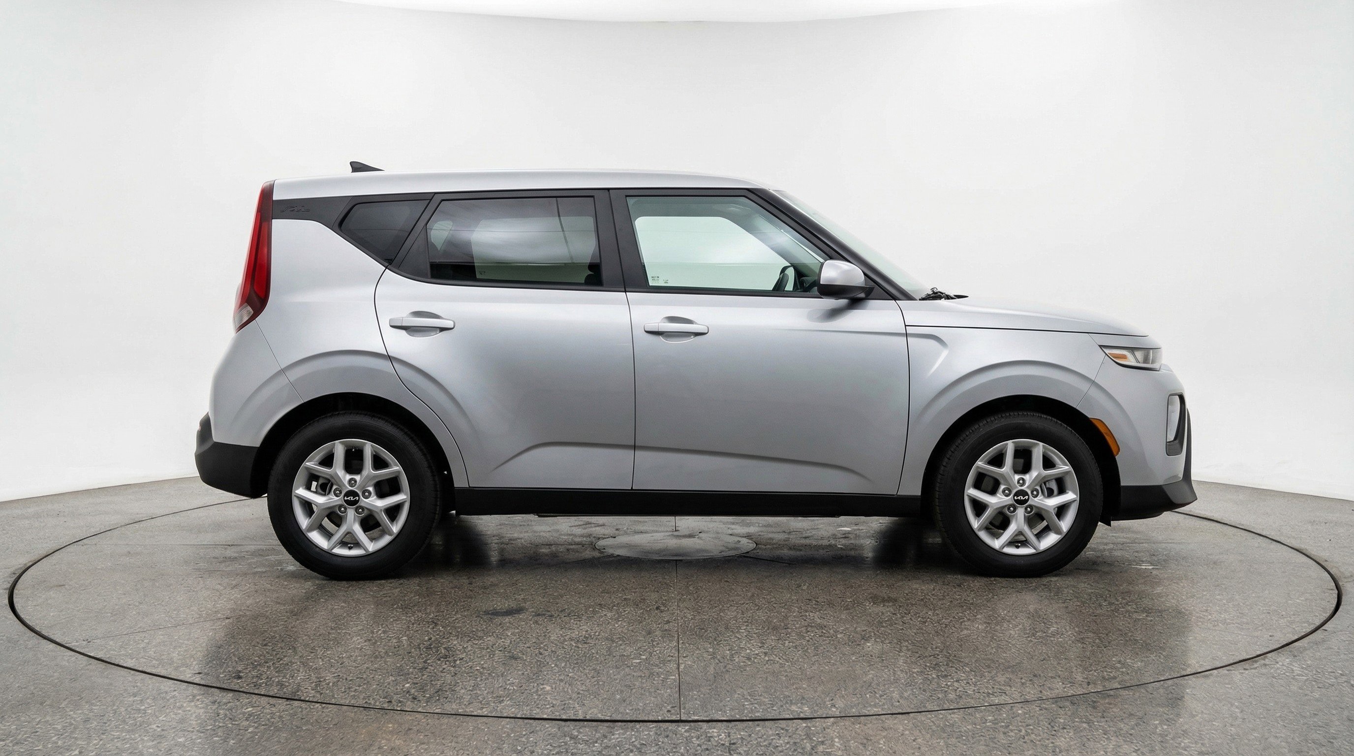 Used 2025 Kia Soul LX w/ LX Technology Package FWD image 11