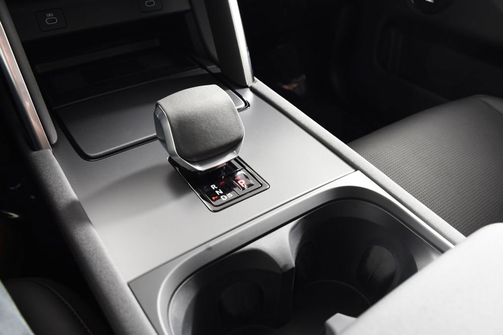 Used 2025 Land Rover Discovery Sport S image 32