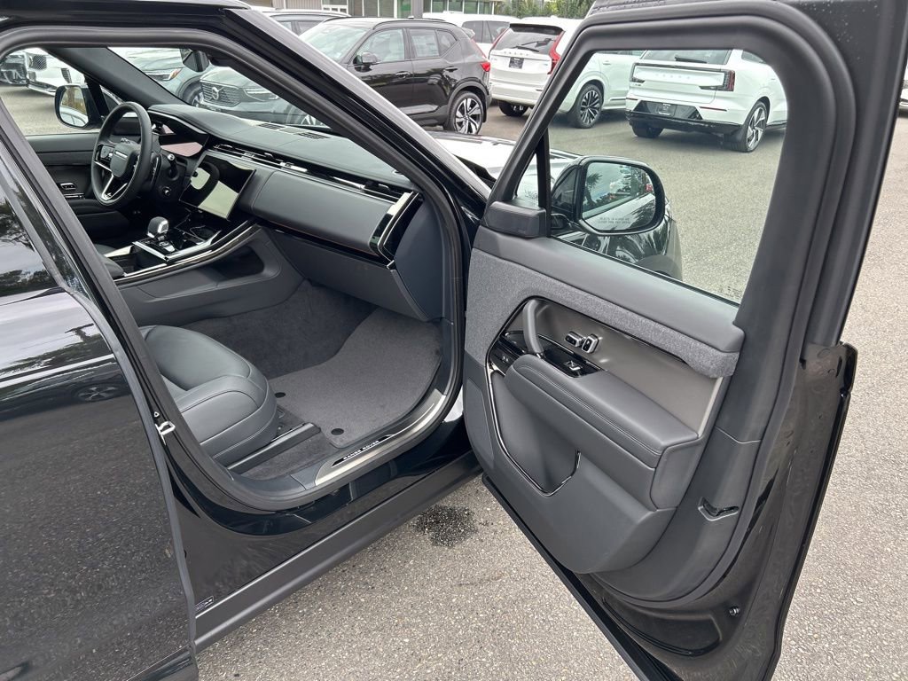 New 2025 Land Rover Range Rover Sport Dynamic SE image 19