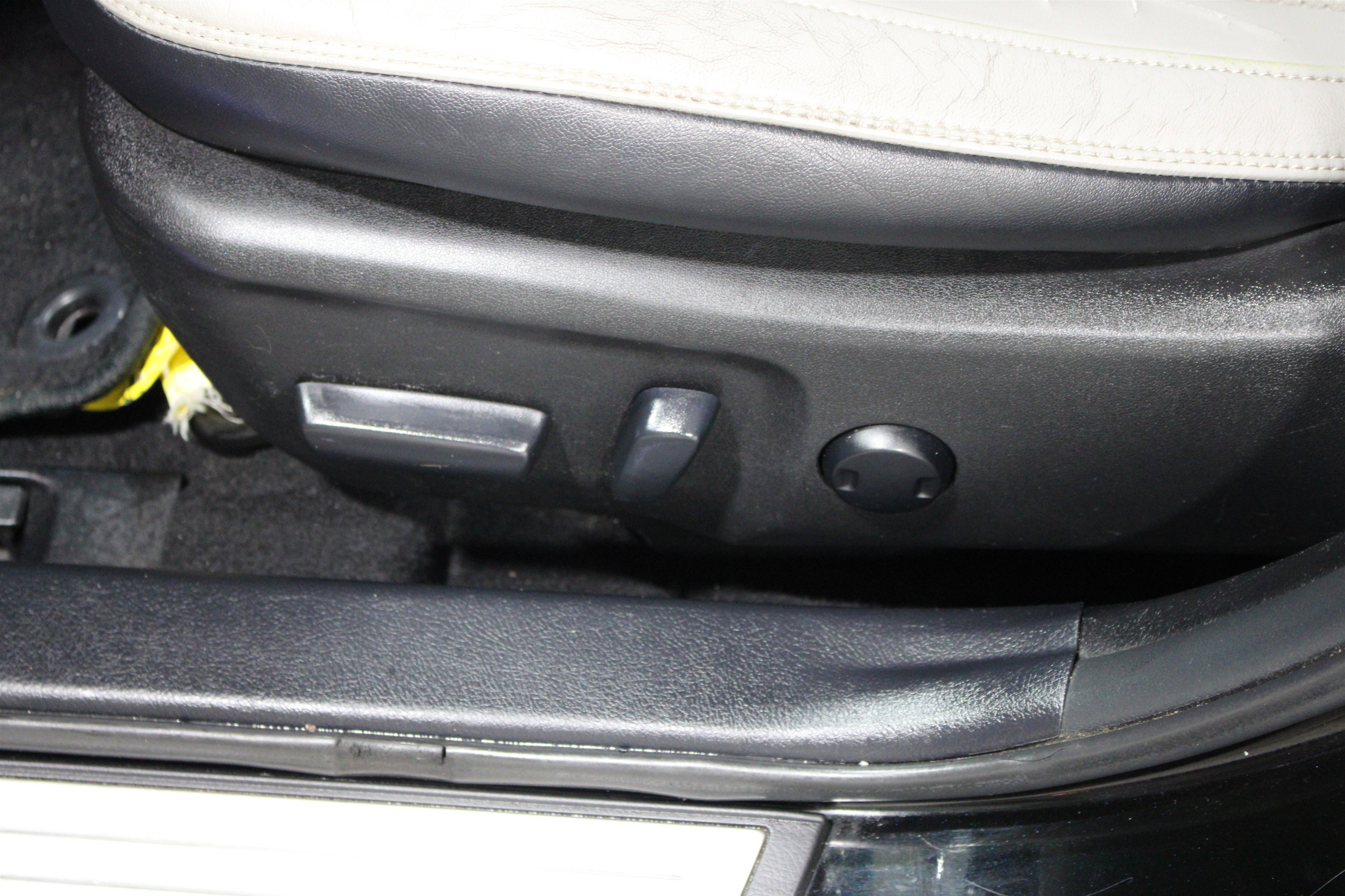 Used 2015 Toyota Camry XSE w/ Advanced Technology Package FWD image 5