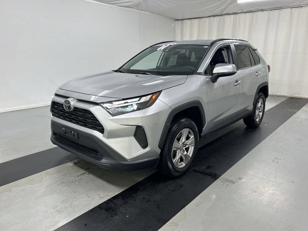Used 2024 Toyota RAV4 XLE AWD/4WD image 5