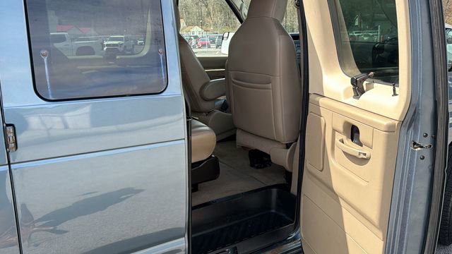 Used 2013 Ford E-150 and Econoline 150 XLT w/ XLT Premium Pkg image 25
