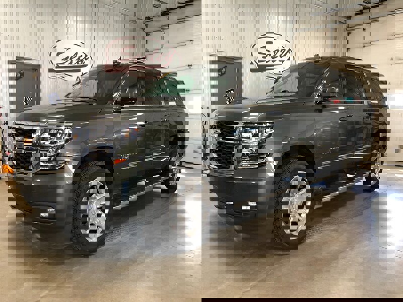 Used 2019 Chevrolet Suburban LT w/ LT Signature Package image 1