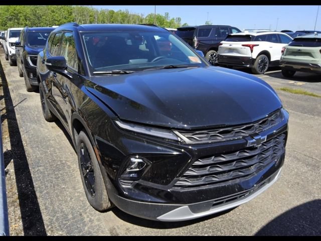 Used 2026 Chevrolet Blazer LT w/ Midnight/Sport Edition AWD/4WD image 4