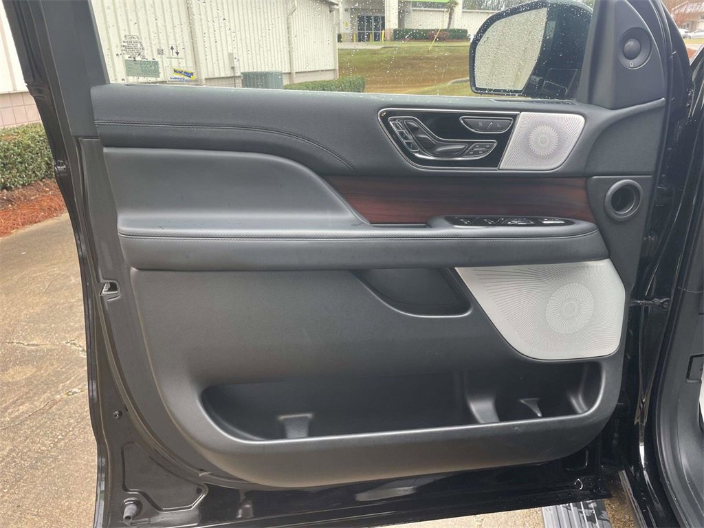 Used 2023 Lincoln Navigator Reserve image 15