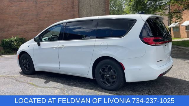 Used 2024 Chrysler Pacifica Limited FWD image 6