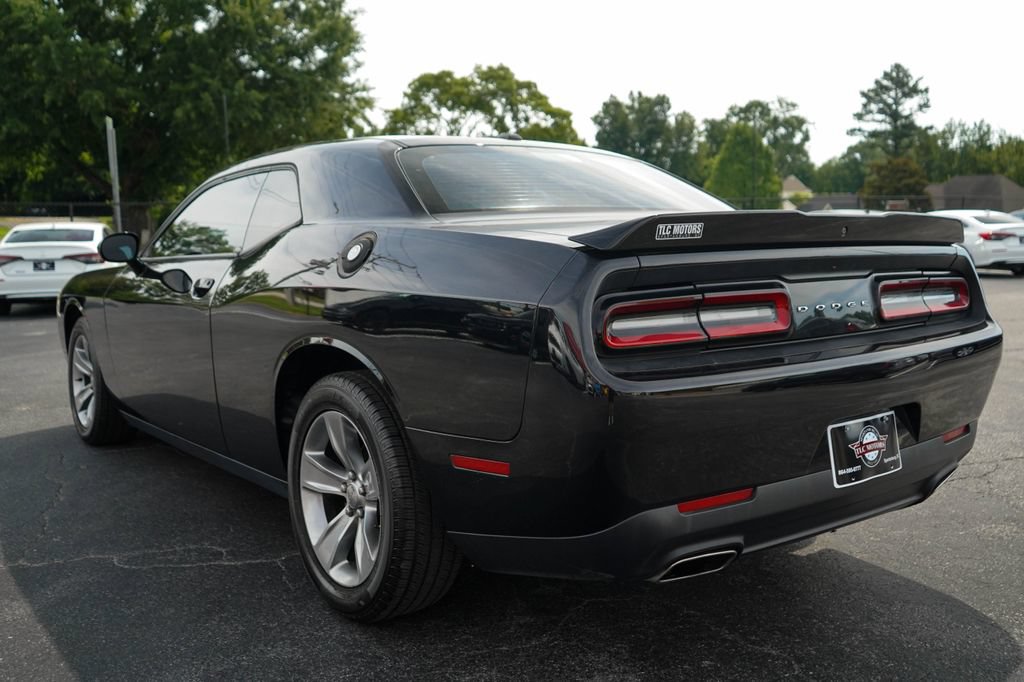 Used 2019 Dodge Challenger SXT RWD image 3