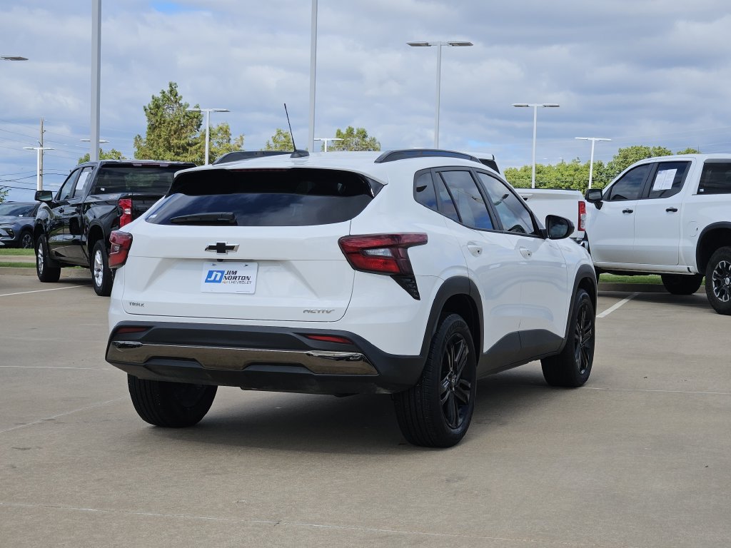 Used 2025 Chevrolet Trax ACTIV FWD image 7