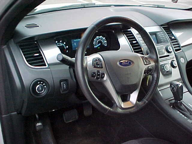 Used 2015 Ford Taurus SEL image 18