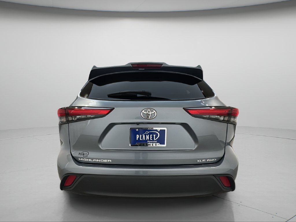 Used 2022 Toyota Highlander XLE AWD/4WD image 6