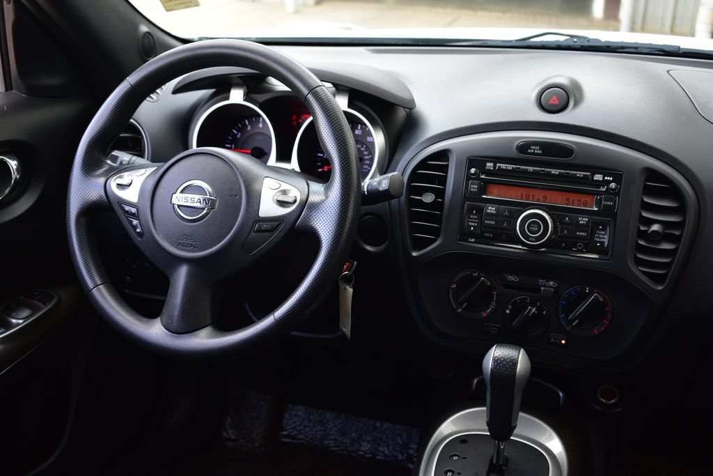 Used 2014 Nissan Juke S FWD image 25