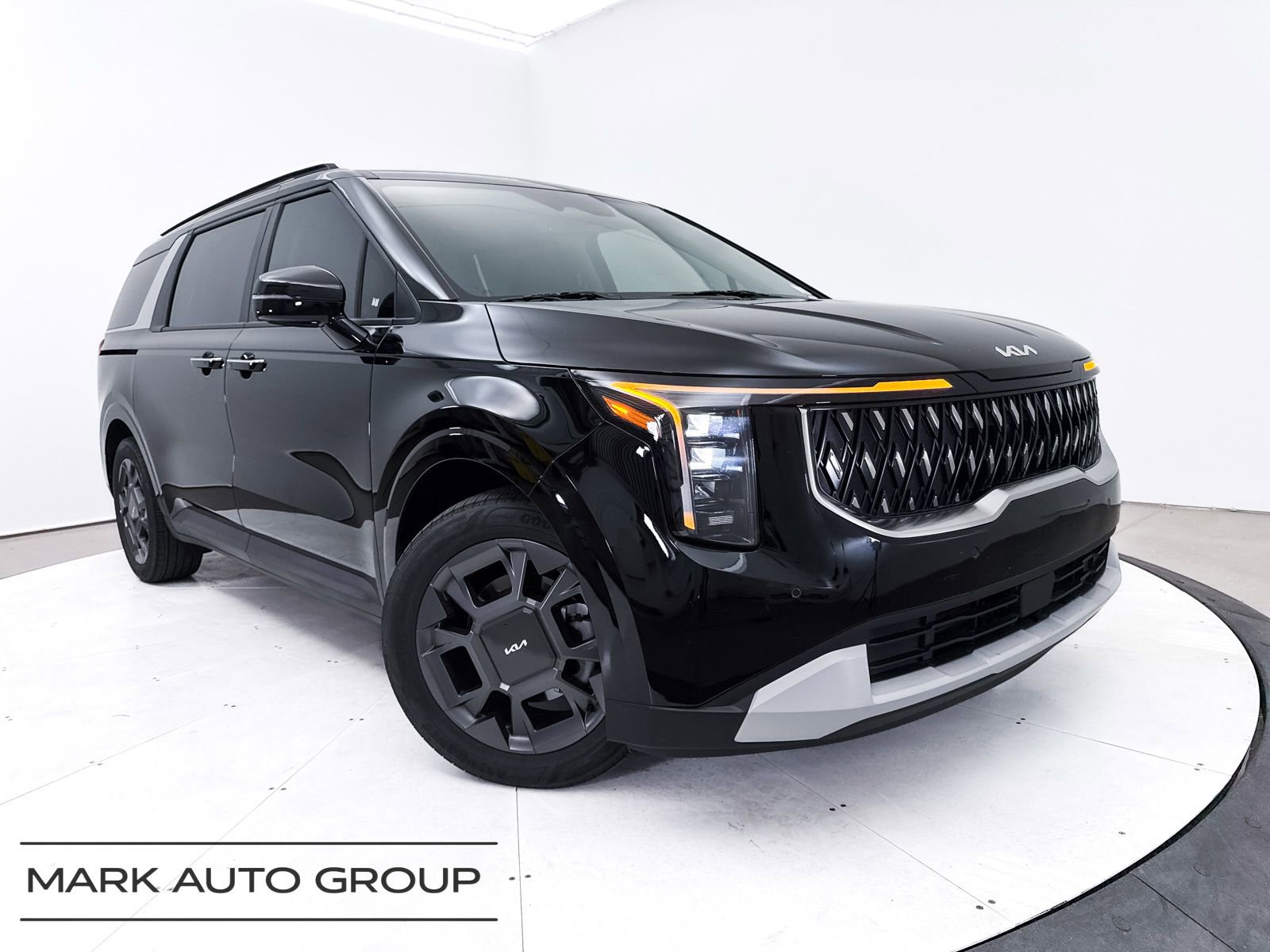 Used 2025 Kia Carnival EX