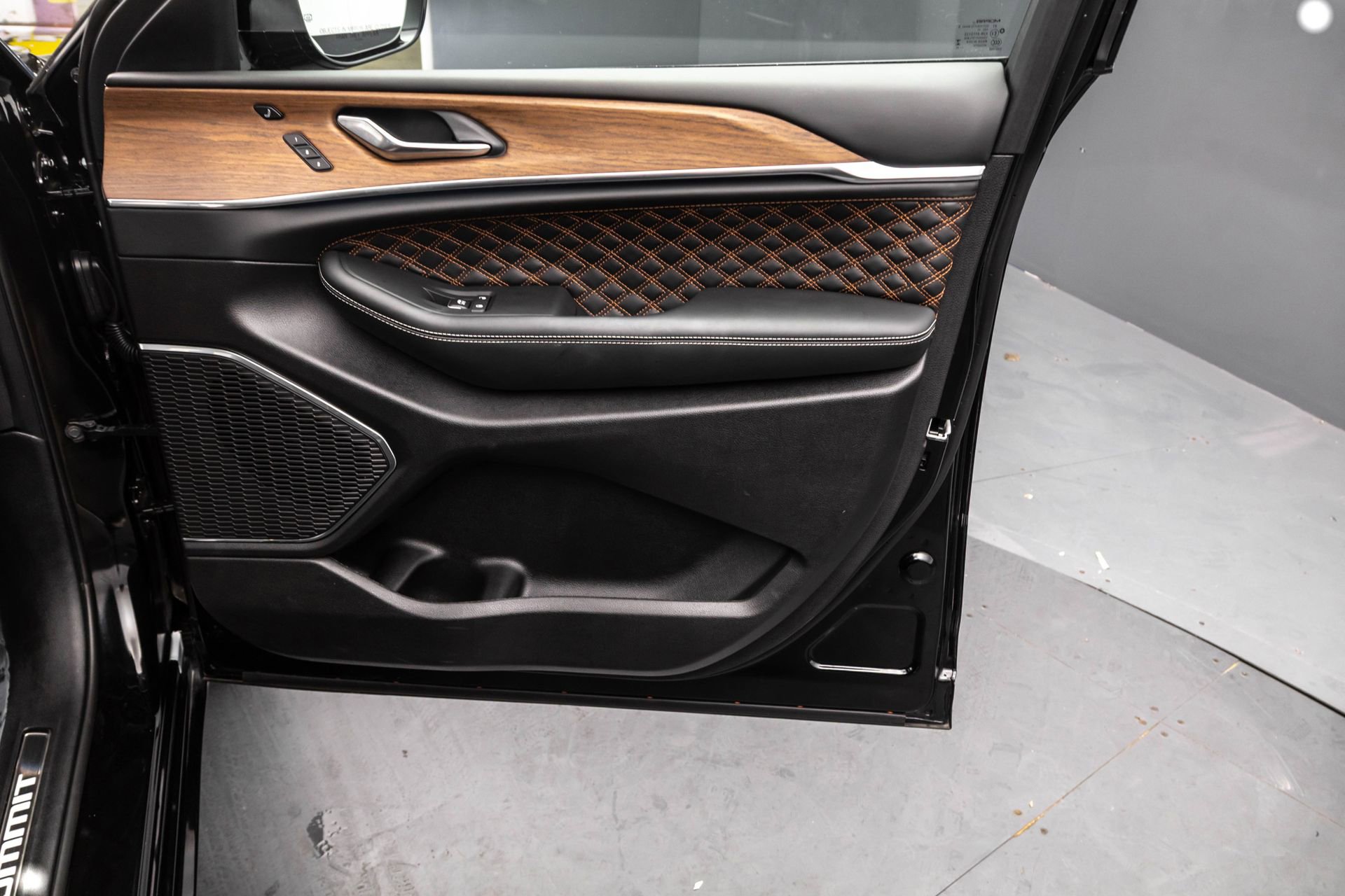 Used 2025 Jeep Grand Cherokee L Summit image 42