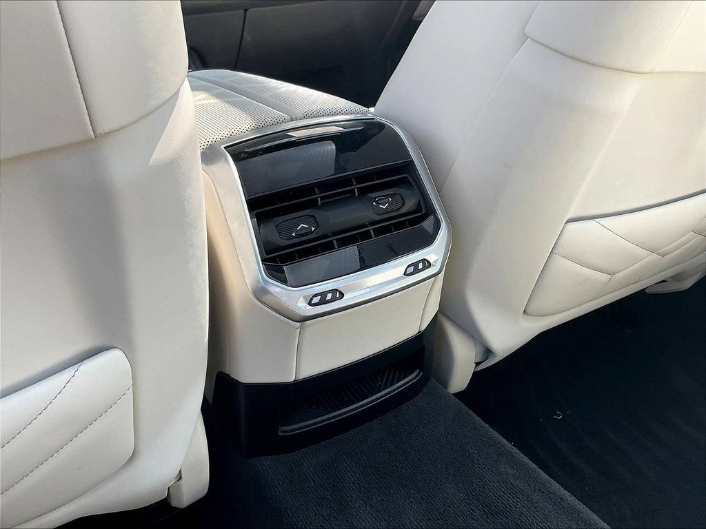 Used 2023 BMW 760i xDrive w/ Executive Package AWD/4WD image 10