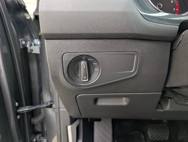 Used 2019 Volkswagen Tiguan SE AWD/4WD image 11