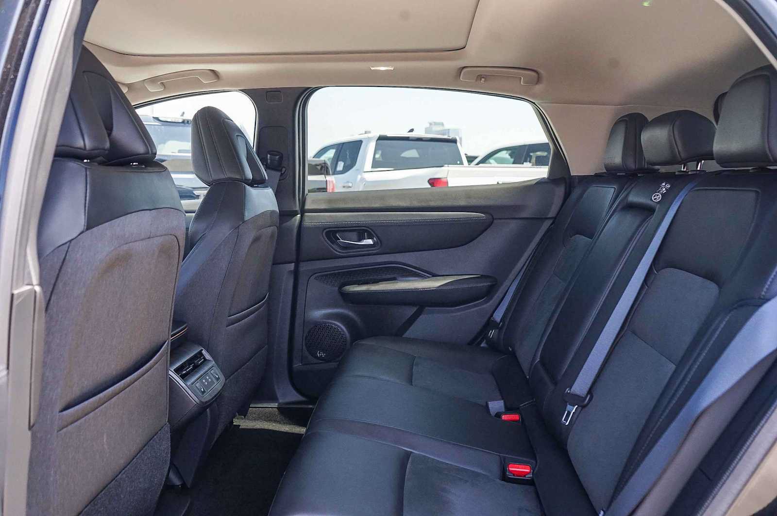 Used 2025 Nissan Ariya FWD image 17
