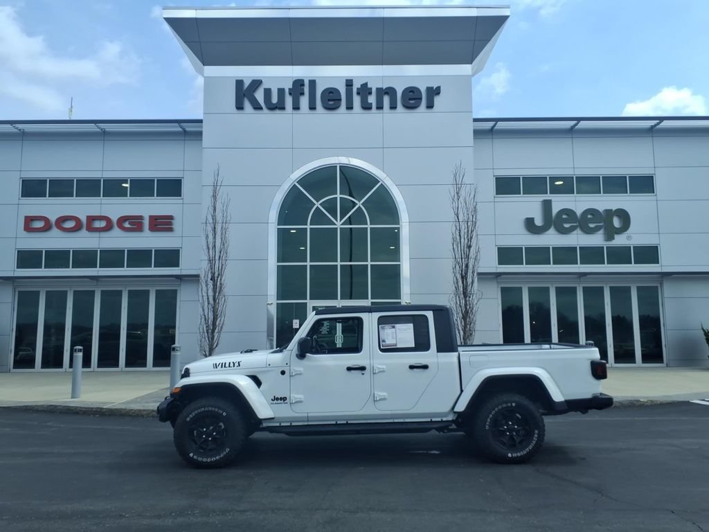 Used 2022 Jeep Gladiator Sport AWD/4WD image 1