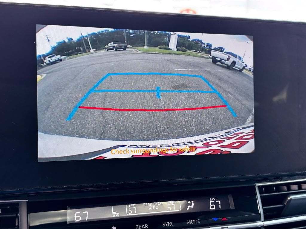 Used 2026 Toyota Sienna XLE FWD image 35