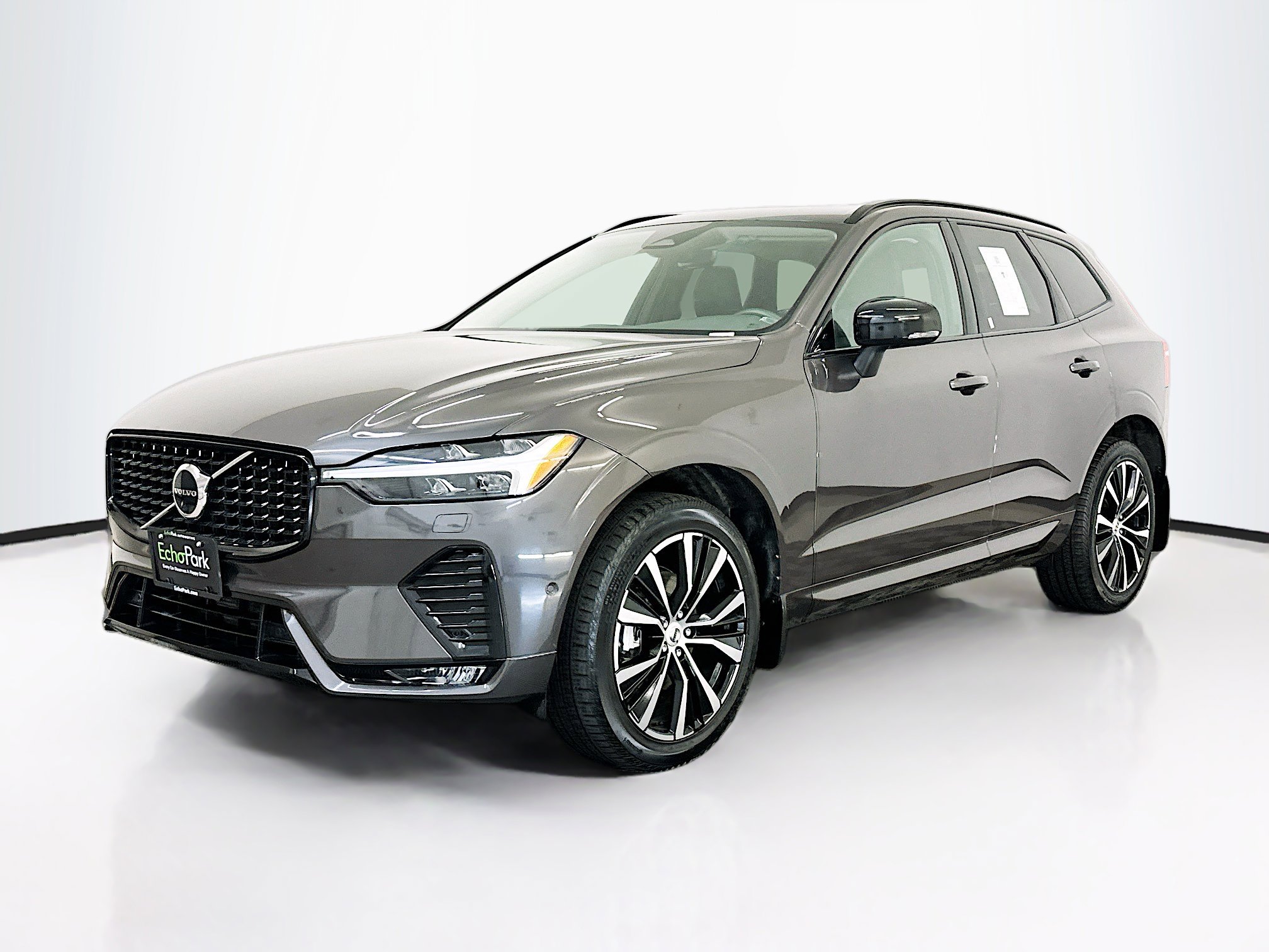 Used 2023 Volvo XC60 B5 Plus w/ Climate Package image 3