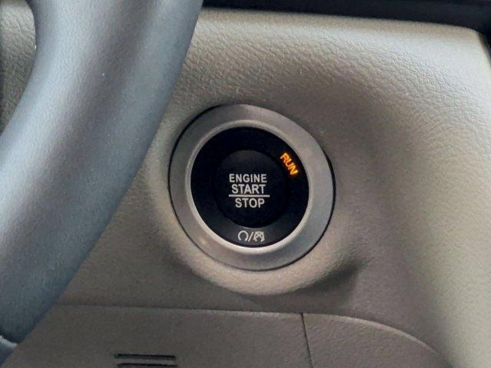 Used 2023 Chrysler Pacifica Touring-L FWD image 16