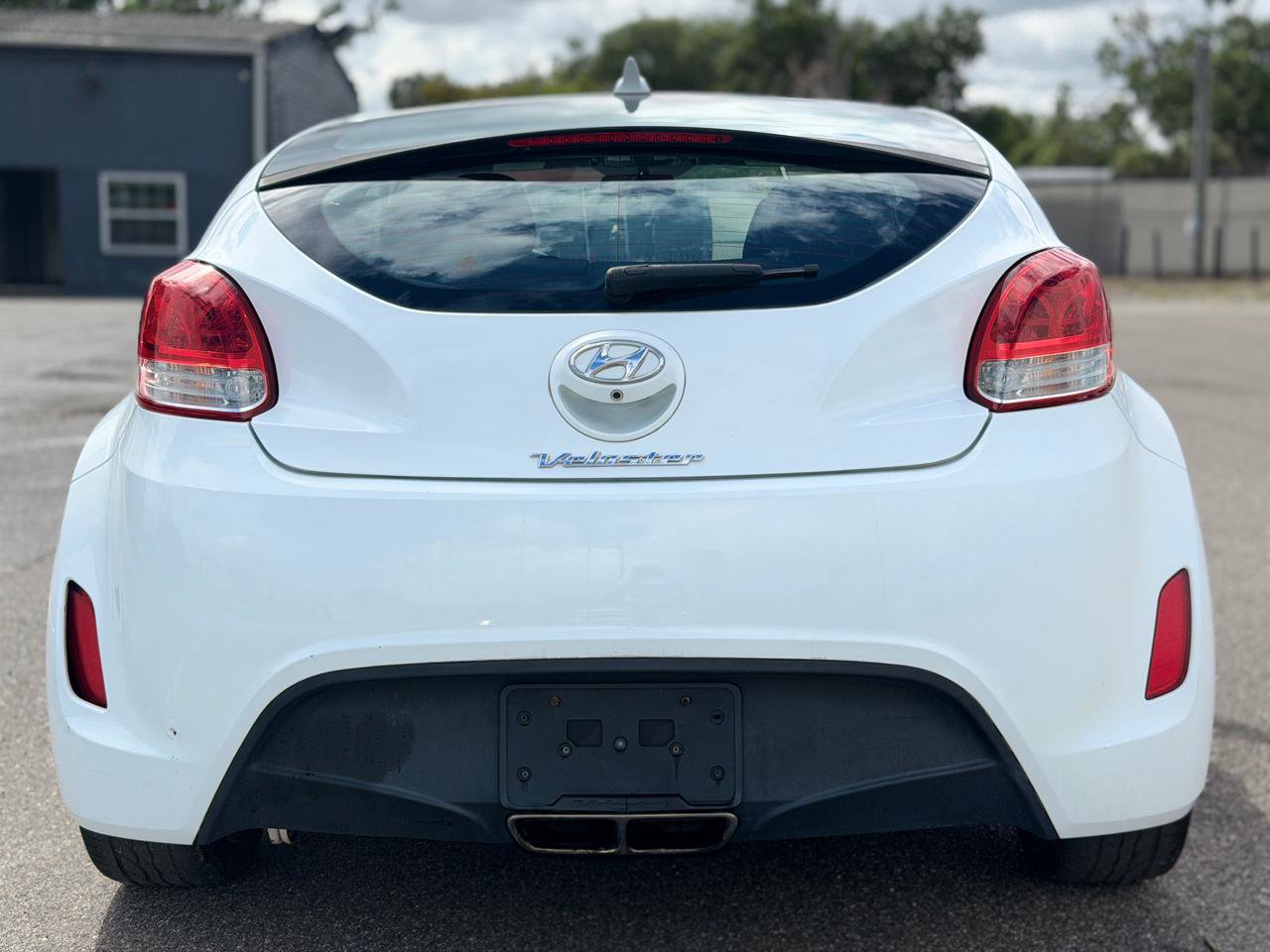 Used 2016 Hyundai Veloster FWD image 4
