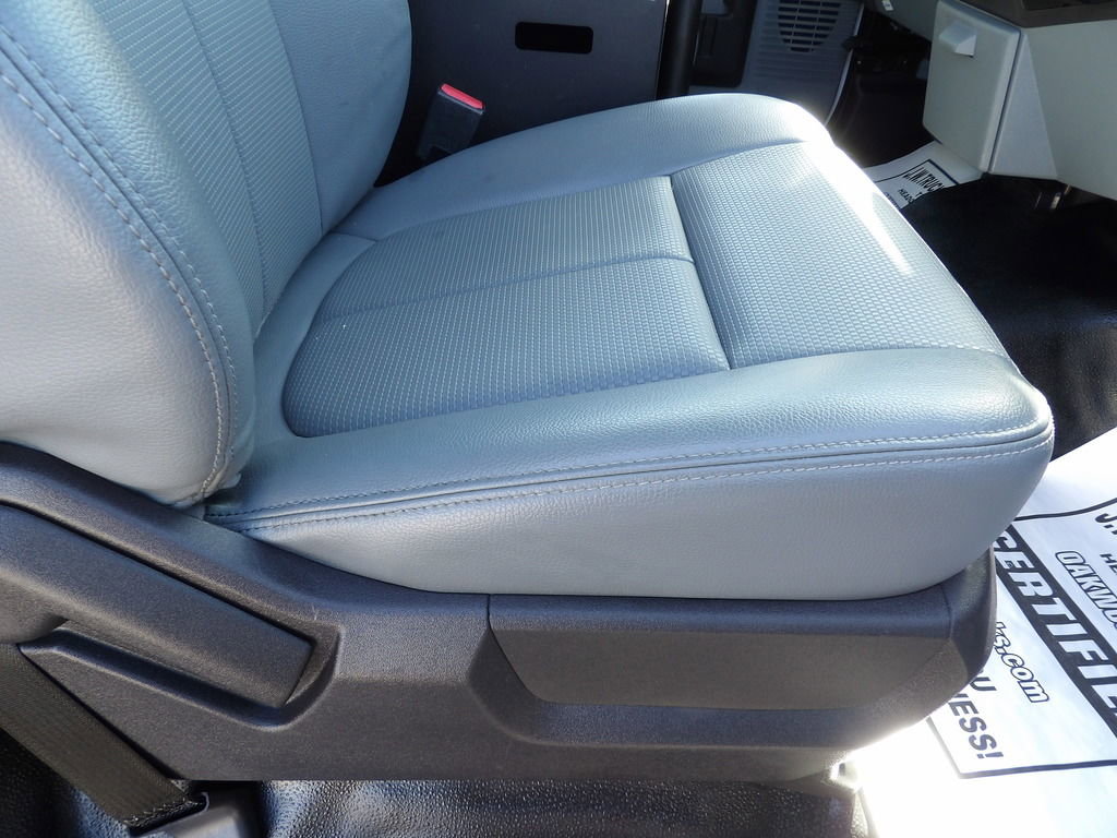 Used 2015 Ford F550 2WD Regular Cab Super Duty image 30