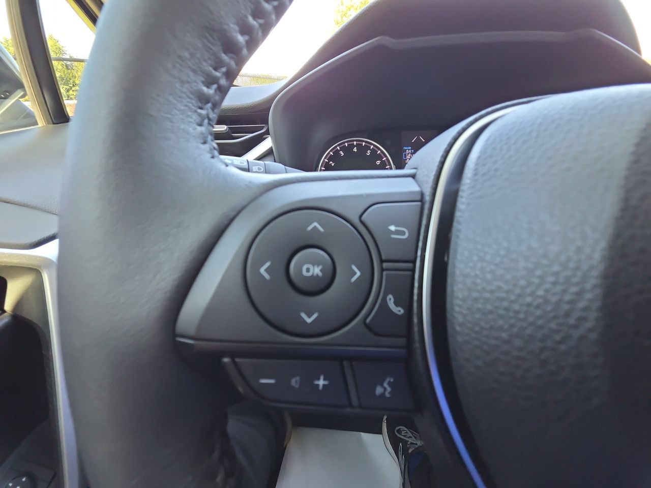 Used 2022 Toyota RAV4 XLE Premium FWD image 29