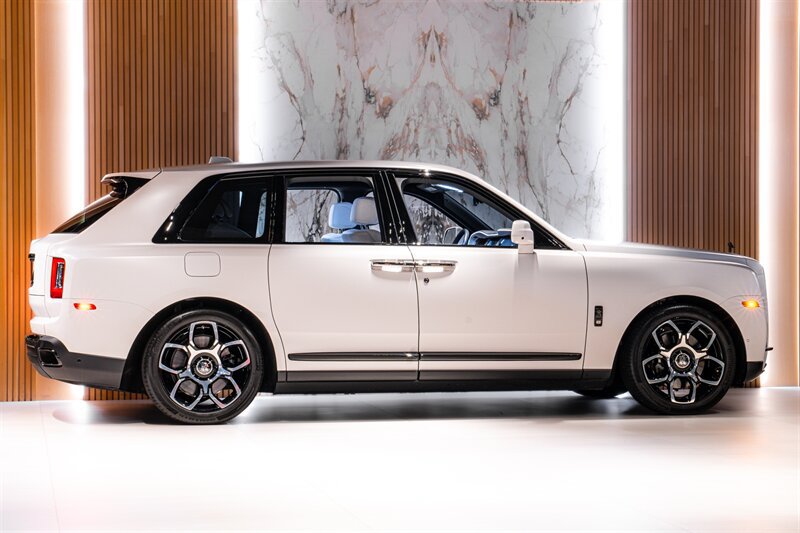 Used 2023 Rolls-Royce Cullinan Black Badge AWD/4WD image 5