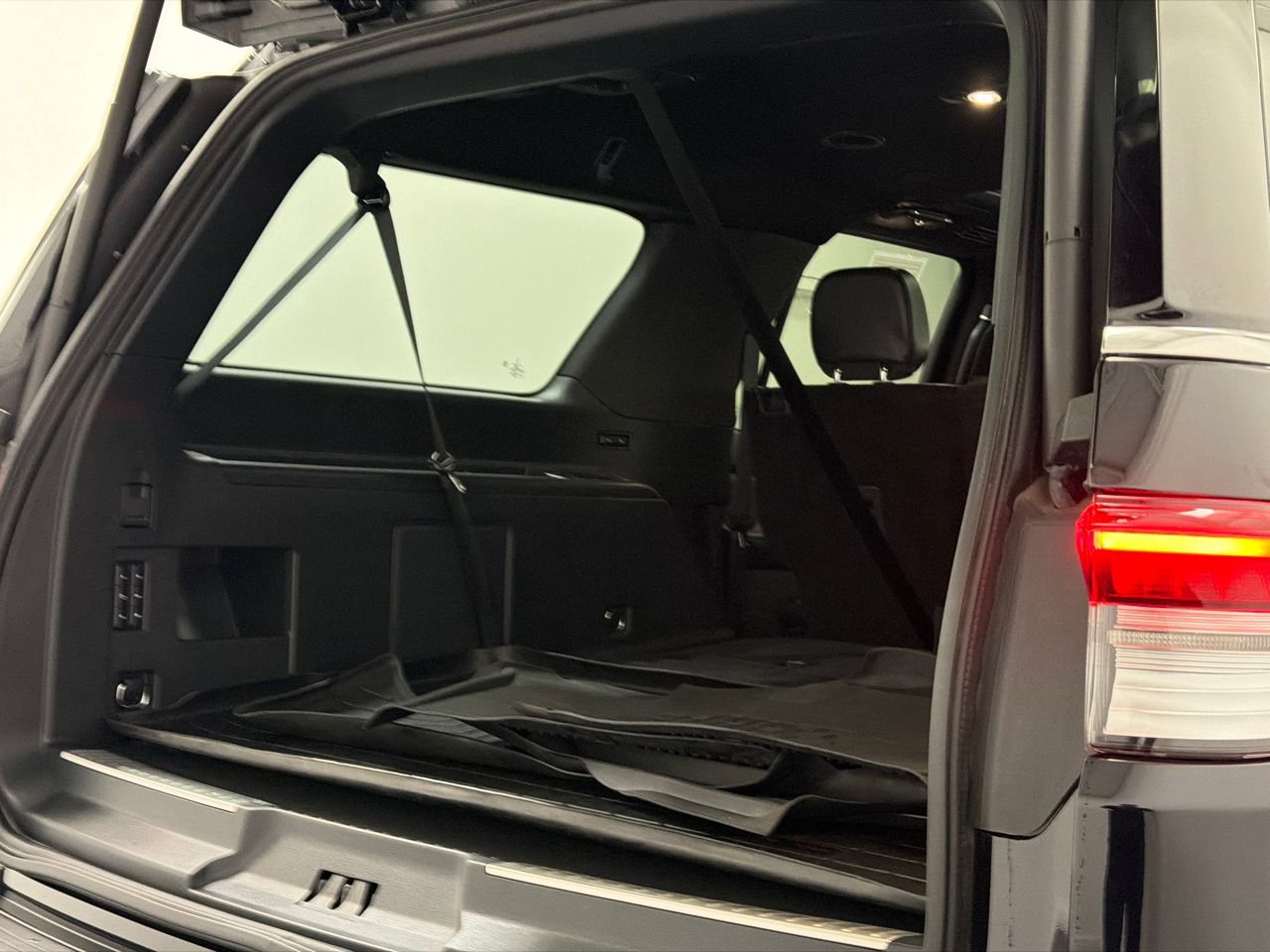 Certified 2023 Lincoln Navigator L Reserve image 9