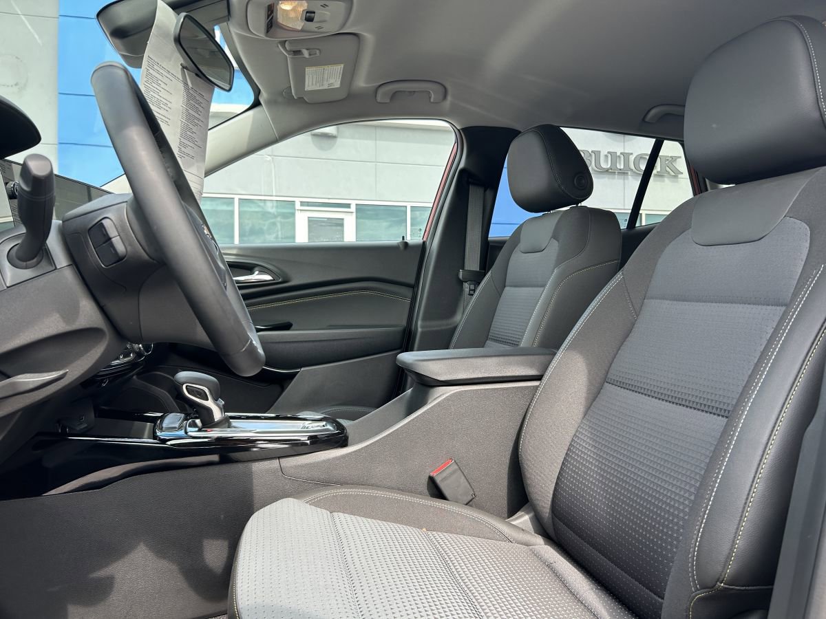 Used 2024 Chevrolet Trax LT w/ Driver Confidence Package image 11