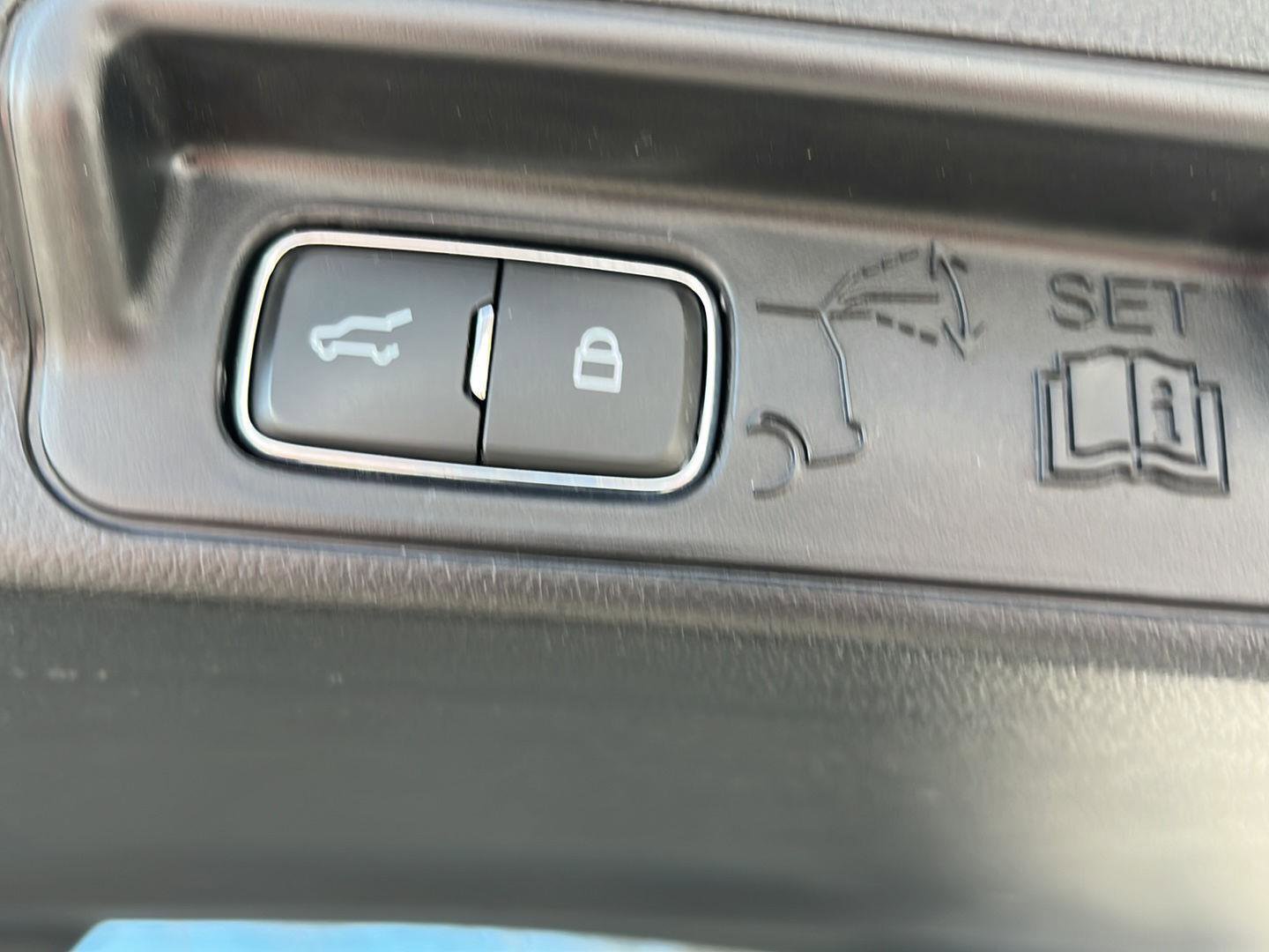 Used 2025 Ford Explorer Platinum image 24