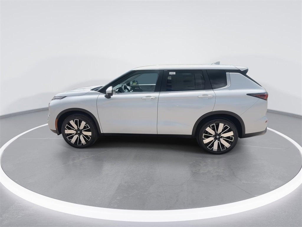 New 2025 Mitsubishi Outlander SE image 5