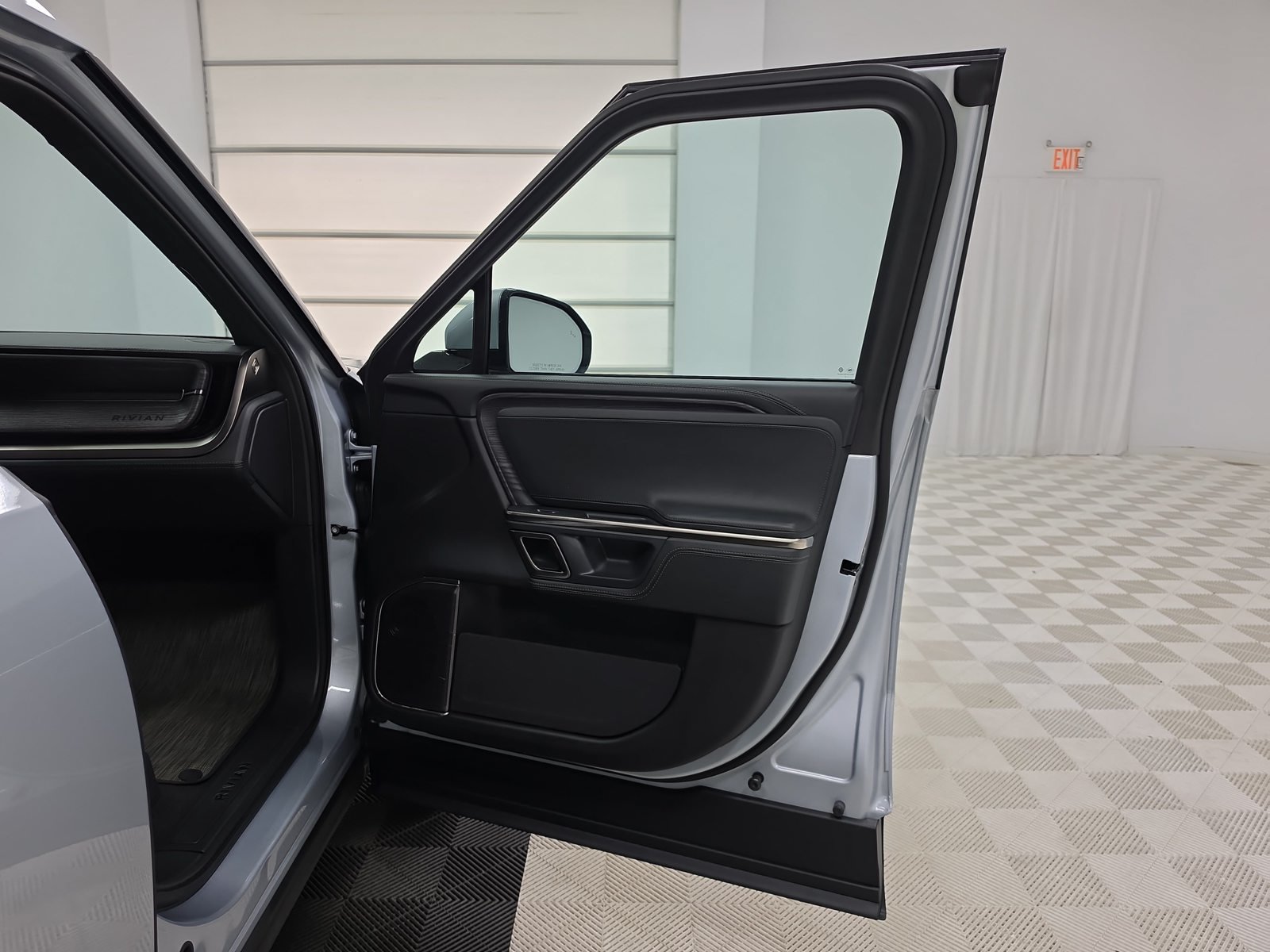 Used 2023 Rivian R1T Adventure Dual AWD/4WD image 18