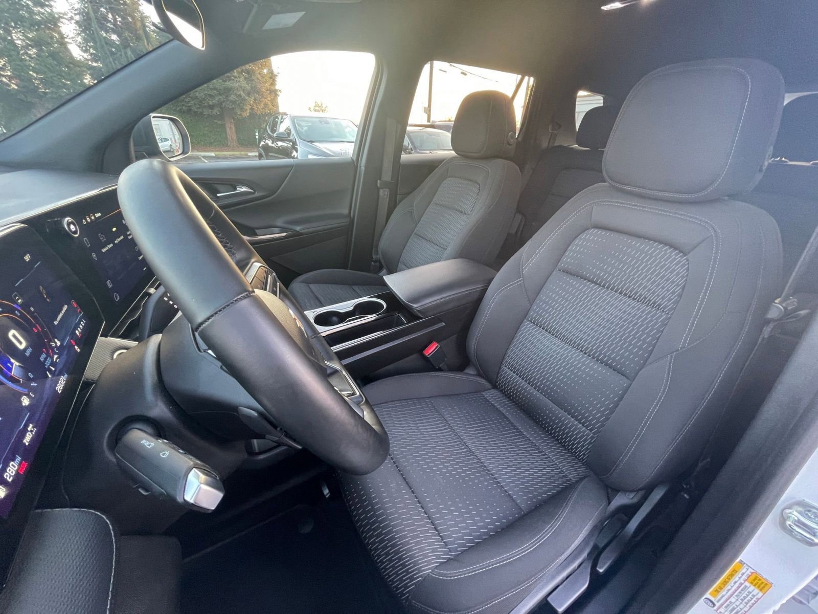 Used 2025 Chevrolet Equinox LT image 36