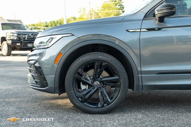 Used 2024 Volkswagen Tiguan SE R-Line image 10
