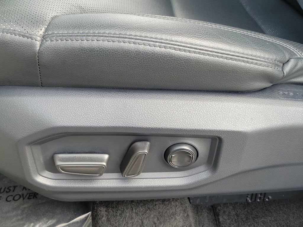 Used 2025 Toyota Tundra Limited image 19