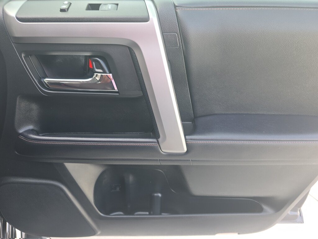 Used 2022 Toyota 4Runner Limited AWD/4WD image 22