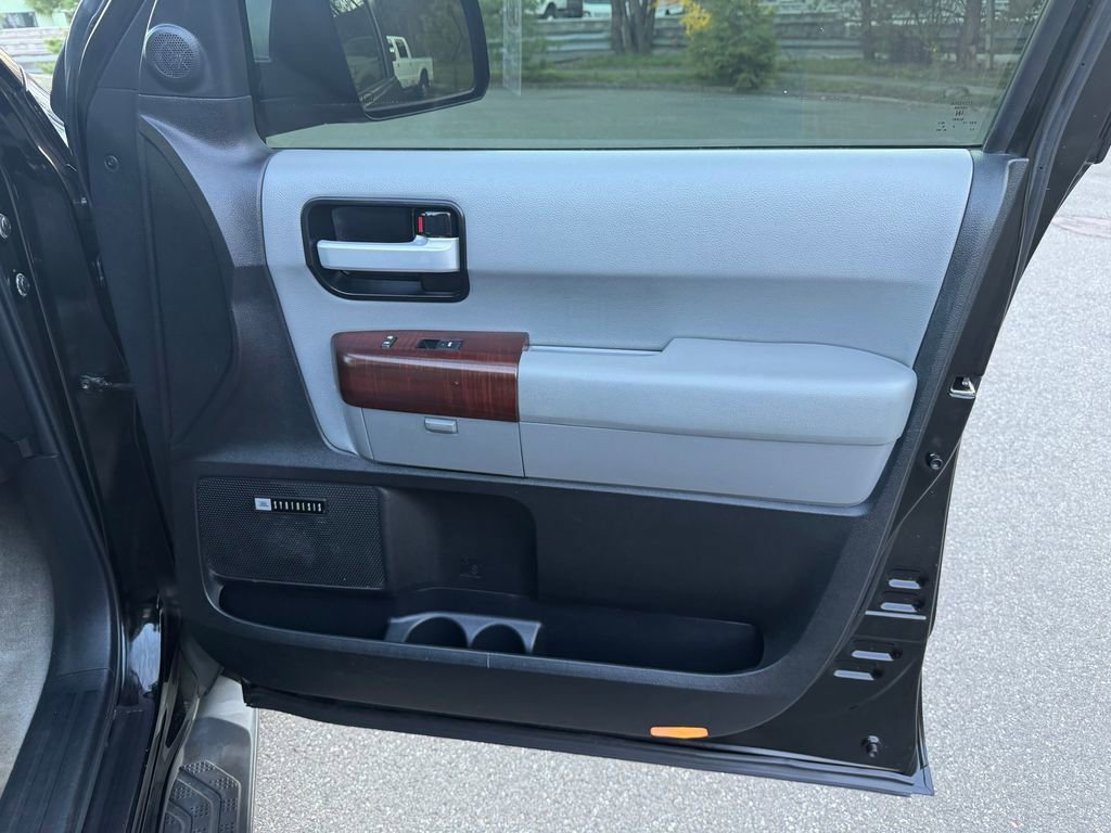 Used 2011 Toyota Sequoia Platinum image 32