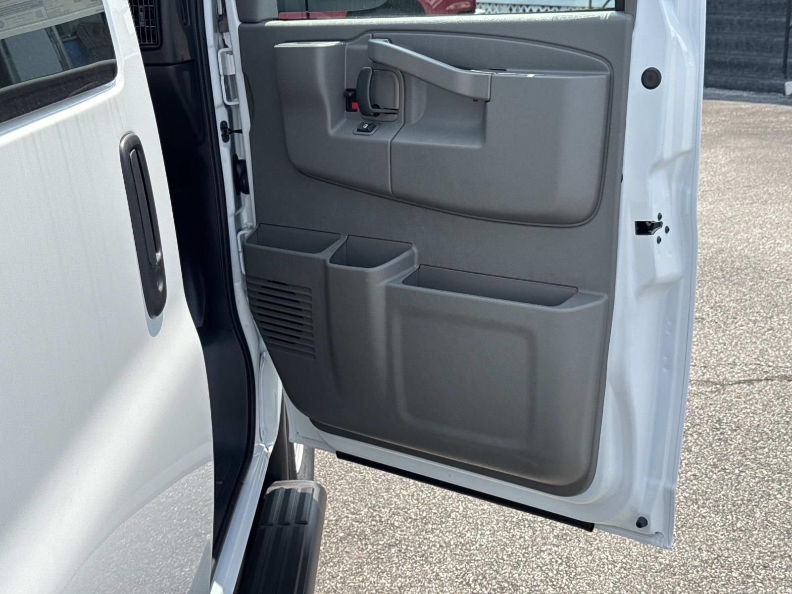 New 2026 Chevrolet Express 3500 LS w/ Chrome Appearance Package RWD image 10
